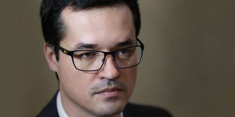 Dallagnol: ‘Querem ‘ferrar’ Sergio Moro, cada um com suas armas’