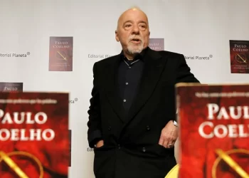 Paulo Coelho se arrepende de ter apoiado Lula: “Patético”