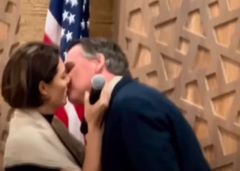 Michelle e Jair Bolsonaro se encontram nos EUA: “Deus tem o controle”