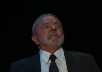 Governo elabora programa para instalar câmeras nas fardas dos policiais