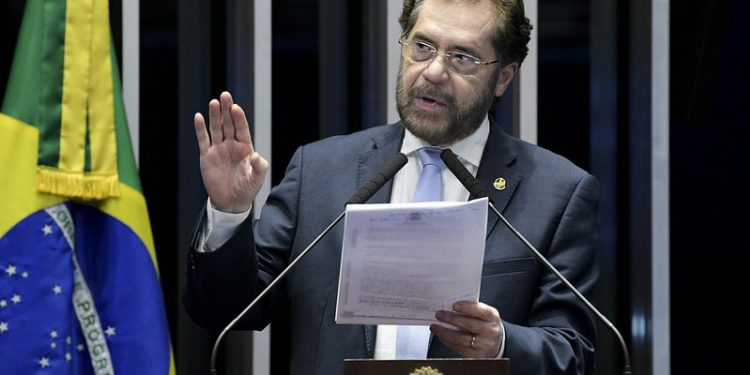 Senador reúne assinaturas suficientes para abrir a CPI das ONGs na Amazônia