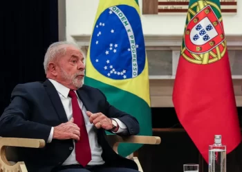 Em Portugal, Lula ataca juros e nega privatização de estatais