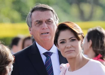 Michelle Bolsonaro critica Lula e afirma que móveis retirados do Palácio da Alvorada eram seus