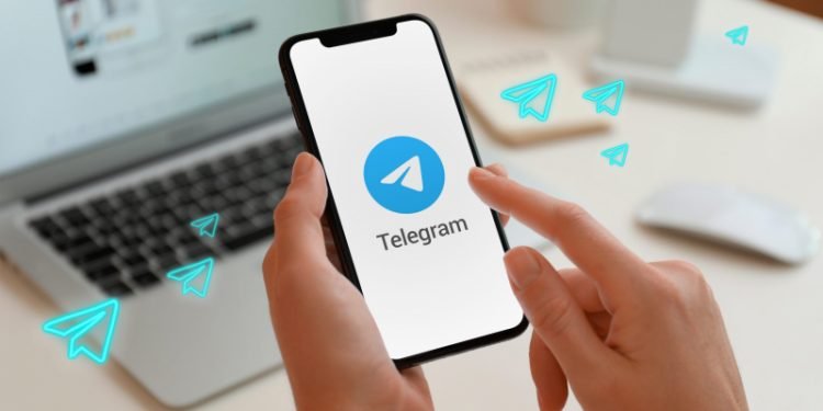 Flávio Dino: Além de suspenso no Brasil, Telegram deve pagar multa de R$ 1 milhão por dia