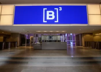 Alta da inflação e queda na projeção do PIB derrubam Ibovespa