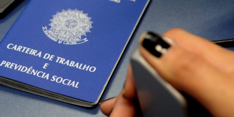 Desemprego sobe para 8,8% no primeiro trimestre de 2023; número de desocupados chega a 9,4 milhões