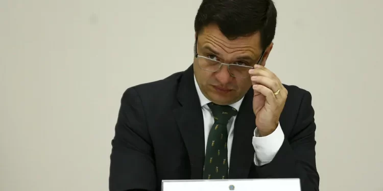Anderson Torres fornece senhas inválidas para a PF