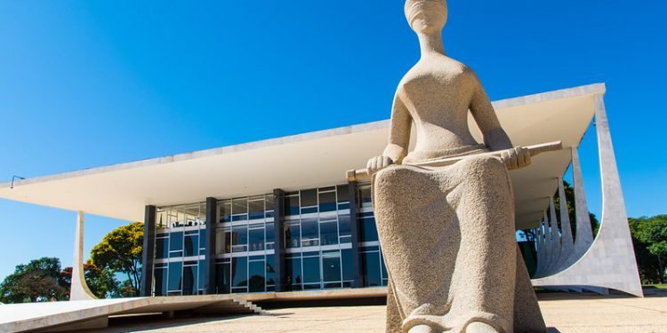 Estadão: ‘Não cabe ao STF regular redes sociais’