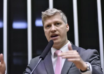 Van Hattem dispara a Randolfe: “Larga de autoritarismo”