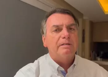 Bolsonaro se manifesta sobre vazamento de depoimento à PF
