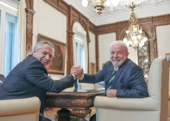 Presidente da Argentina se encontra com Lula hoje para conseguir socorro do BNDES