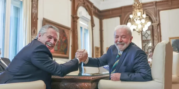 Presidente da Argentina se encontra com Lula hoje para conseguir socorro do BNDES