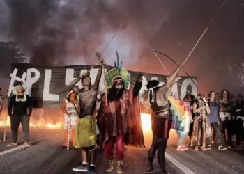 Marco temporal: indígenas bloqueiam Rodovia dos Bandeirantes (SP)