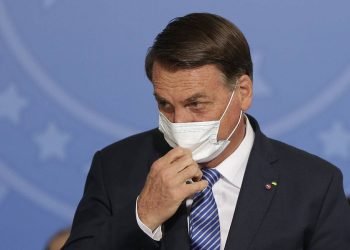 Justiça bloqueia R$ 87 mil em contas de Bolsonaro por dívida com multa