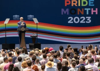 Joe Biden comemora o “mês do orgulho LGBTQ+” na casa Branca