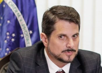 PF faz busca e apreensão em endereços do senador Marcos do Val