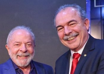 Dívida da Venezuela pode ser paga em petróleo, diz Mercadante.