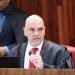 Moraes defende controle das redes sociais e alega não ser comunista