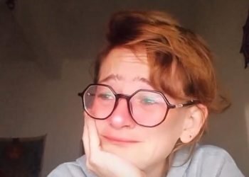 Em vídeo, influenciadora de esquerda chora e diz: ‘Era mais feliz com Bolsonaro’