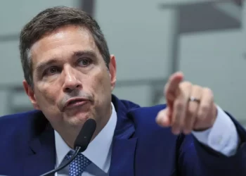 Ministro de Lula quer dar autonomia ao governo para demitir presidente do Banco Central