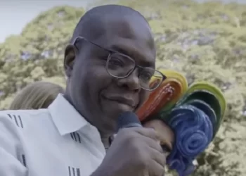 Ministro de Lula, Silvio Almeida discursa na Parada LGBT em SP