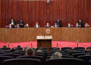 TSE mantém multa a Bolsonaro por insinuar que Lula era favorável ao aborto