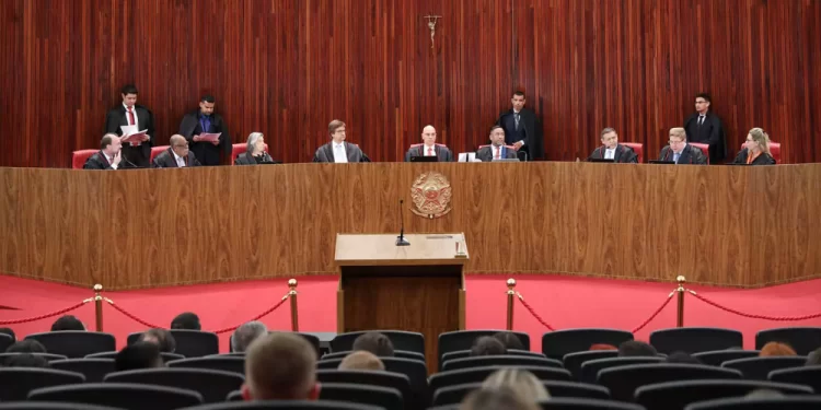TSE mantém multa a Bolsonaro por insinuar que Lula era favorável ao aborto