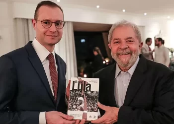 Escritório de Zanin recebeu R$ 1,2 milhão da campanha de Lula