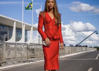 Deputada do Psol quer travesti como presidente do Brasil