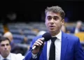 Nikolas protocola ação popular contra a ida de Zanin para o STF