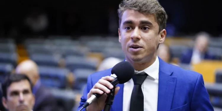 Nikolas protocola ação popular contra a ida de Zanin para o STF