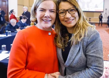 Janja banca a vidente e vê Moro fora do Senado