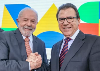 Governo Lula vai reservar cota para trans em concurso público