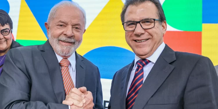 Governo Lula vai reservar cota para trans em concurso público