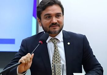 Quem é Celso Sabino, cotado para assumir o Ministério do Turismo