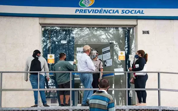 INSS dispensa perícia médica para auxílio-doença.