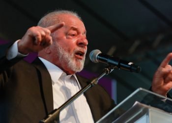 Lula diz que pediu para Flávio Dino fechar ‘quase todos’ os clubes de tiro do Brasil; assista