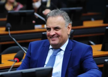 Justiça absolve Aécio Neves de acusação de corrupção