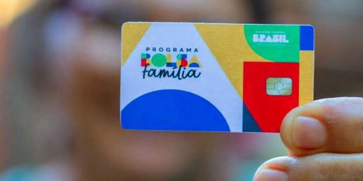 Bolsa Família paga valor menor e a menos famílias em julho
