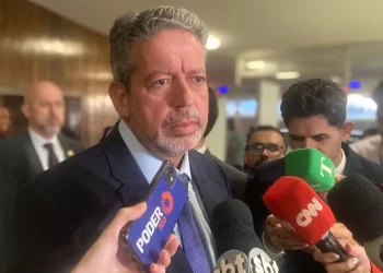 Lira diz ser preciso proteger ex-presidentes.