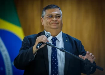 Estadão: Flávio Dino age como animador de auditório