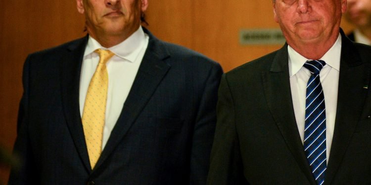 Wassef, advogado de Bolsonaro, quebra o silêncio sobre joias
