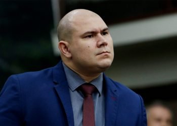 Abílio Brunini é expulso da CPMI e presidente suspende sessão