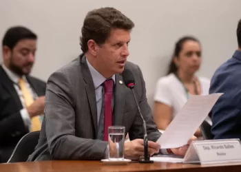 Ricardo Salles apresenta relatório final da CPI do MST