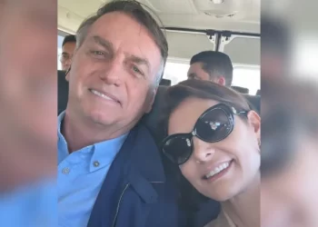 Bolsonaro passa por cirurgias, e Michelle diz que “deu tudo certo”