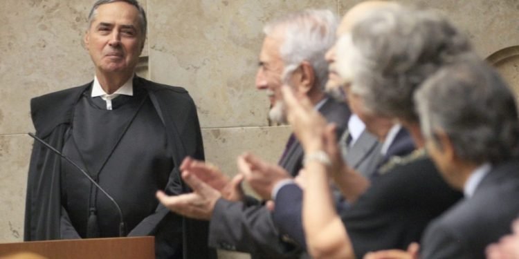 Barroso toma posse hoje como presidente do STF