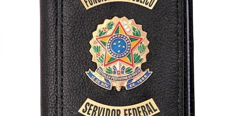 Governo sanciona lei que aumenta salário de servidores federais em 9%