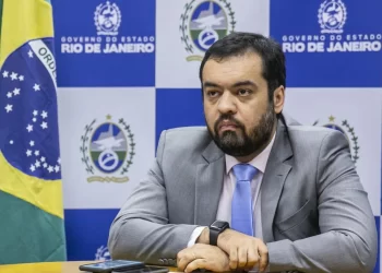 Governador do Rio liga para ministro da defesa e diz que forças armadas precisam ajudar o estado: “as facções dominaram o estado”
