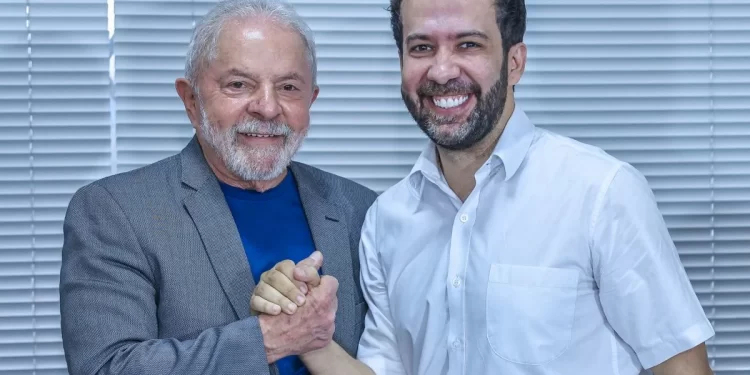Janones admite “fake news” sobre celular de Bebianno durante campanha eleitoral