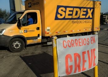 Correios: Funcionários avaliam greve em plena Black Friday